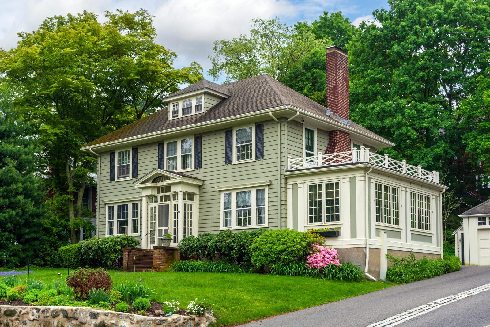 A detached house with a front yard